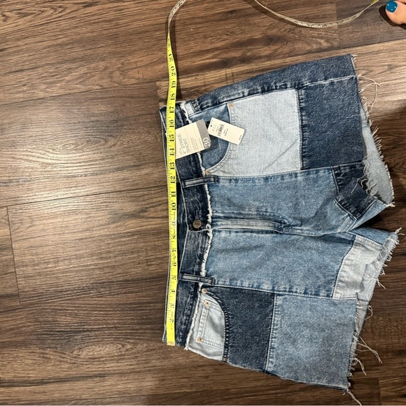 NWT gap patchwork denim 4” short sz 30/10 - Picture 5 of 6